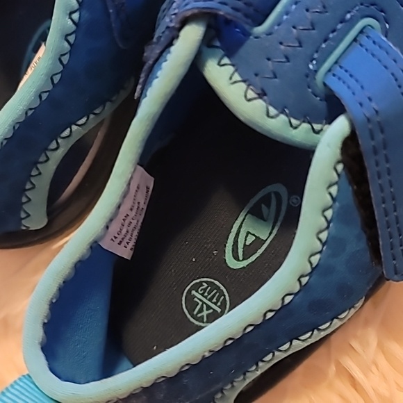 Water shoes, Boy's xL, shoe size 11/12, Junior, swimming shoes - Picture 2 of 8